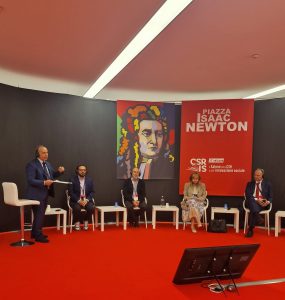 Da sinistra: Luca Ferraiuolo (giornalista), moderatore della tavola rotonda del 10 ottobre: “Dalle CER alle CERs: l’evoluzione delle comunità energetiche”; Giuseppe Milano (GreenAccord); Marco Pisciottani (Fondazione Terna); Barbara Terenghi (Edison); Simone Benassi (Enel).